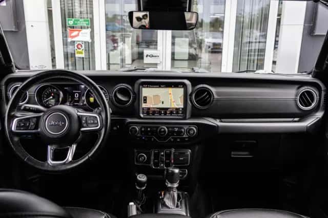 Jeep Wrangler (2021) thumbnail 2
