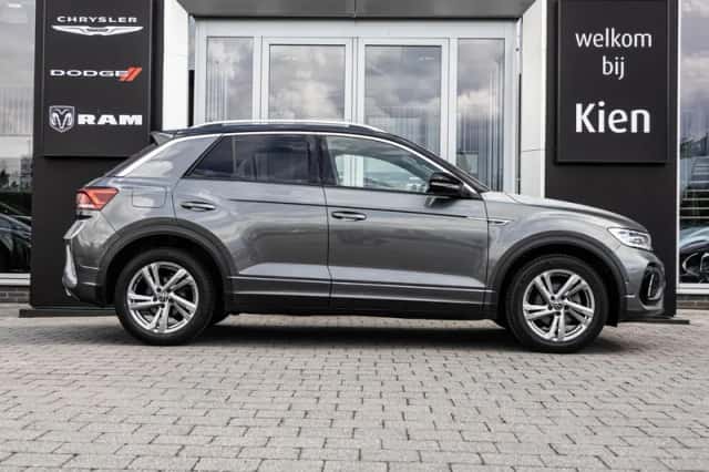 Volkswagen T-Roc (2023) thumbnail 3