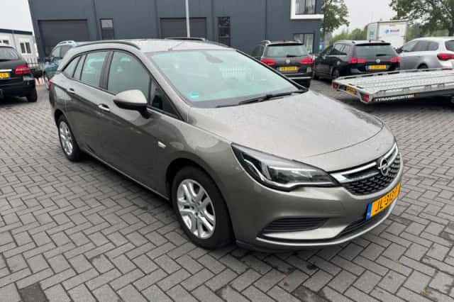 Opel Astra Sports Tourer (2016) thumbnail 2