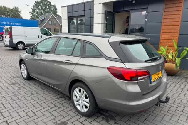Opel Astra Sports Tourer (2016) thumbnail 3