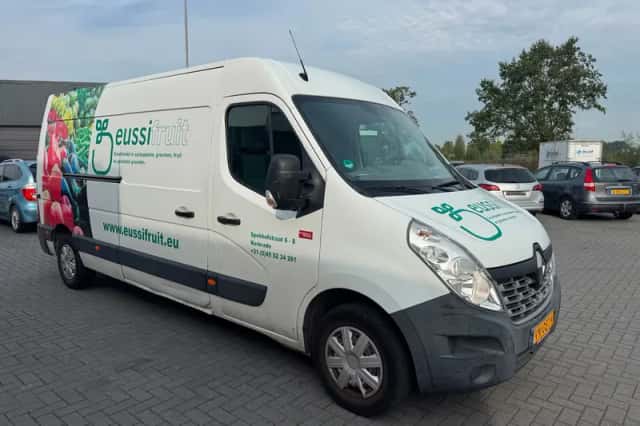 Renault Master (2015) thumbnail 2