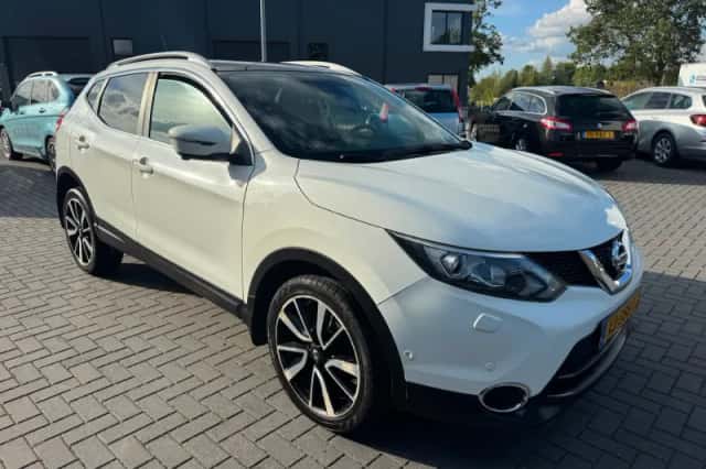 Nissan Qashqai (2016) thumbnail 3