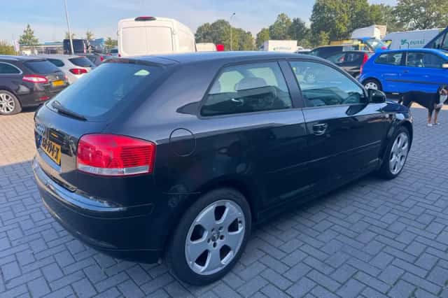 Audi A3 (2004) thumbnail 4