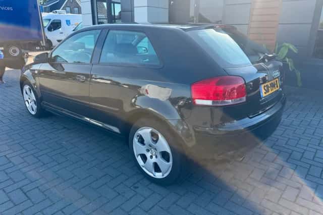 Audi A3 (2004) thumbnail 5