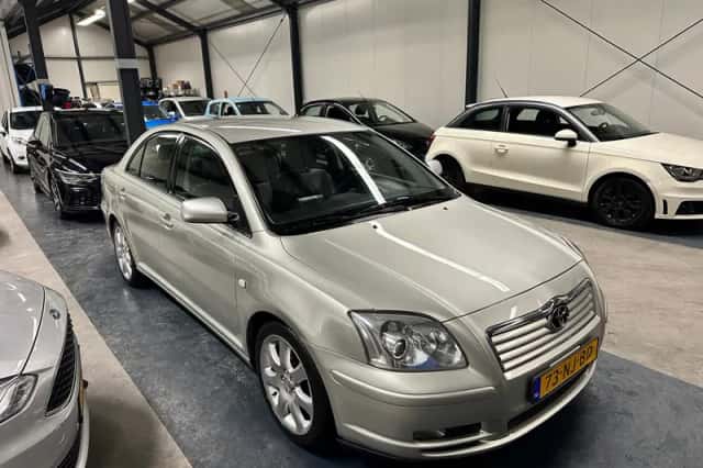 Toyota Avensis (2003) thumbnail 2