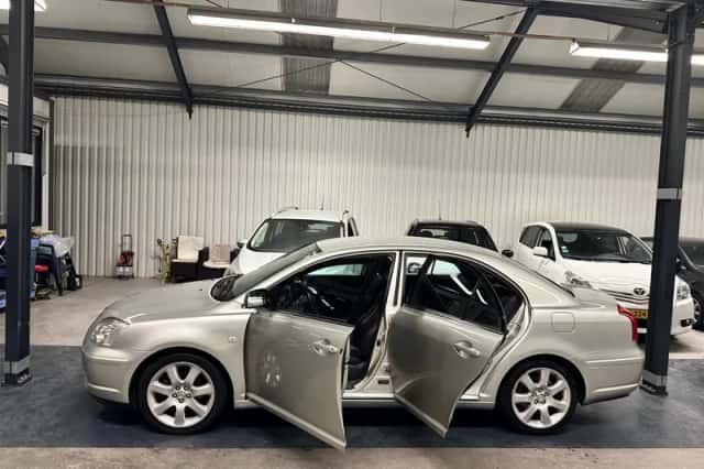 Toyota Avensis (2003) thumbnail 5