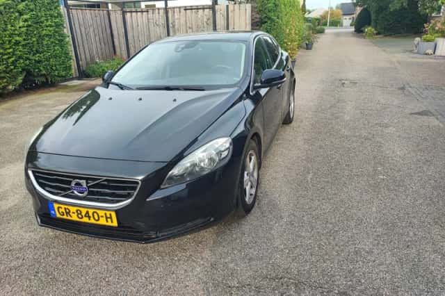 Volvo V40 (2015) thumbnail 1