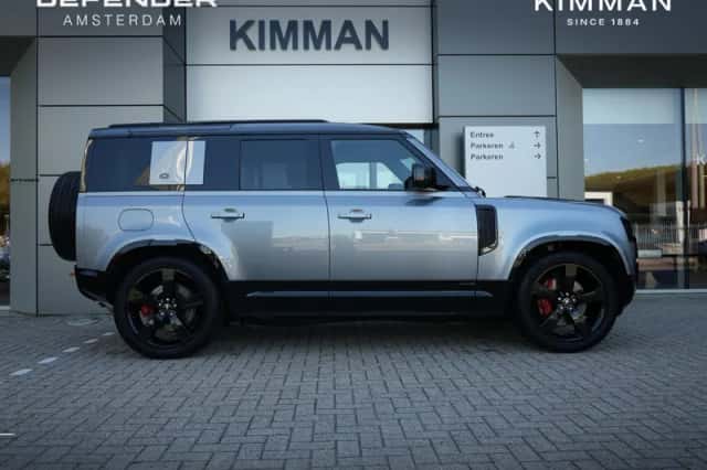 Land Rover Defender (2022) thumbnail 1