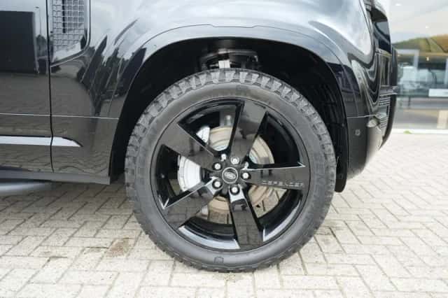 Land Rover Defender (2025) thumbnail 3