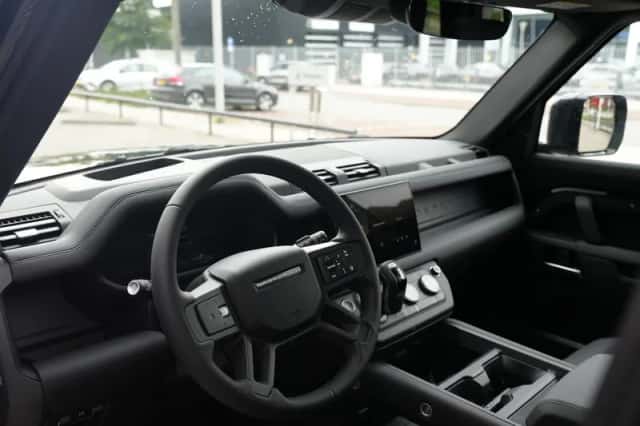 Land Rover Defender (2025) thumbnail 6