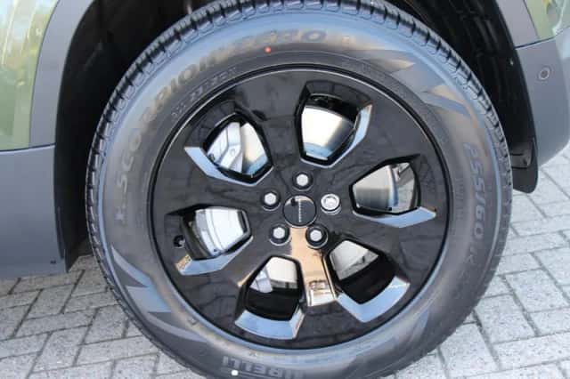 Land Rover Defender (2026) thumbnail 5