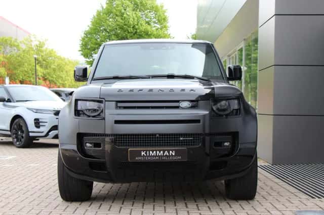 Land Rover Defender (2022) thumbnail 3