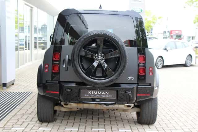 Land Rover Defender (2022) thumbnail 6