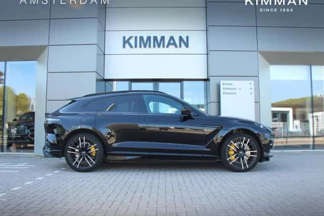 Aston Martin DBX (2022) thumbnail 1