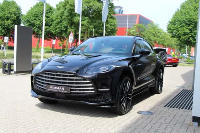 Aston Martin DBX (2022) thumbnail 4