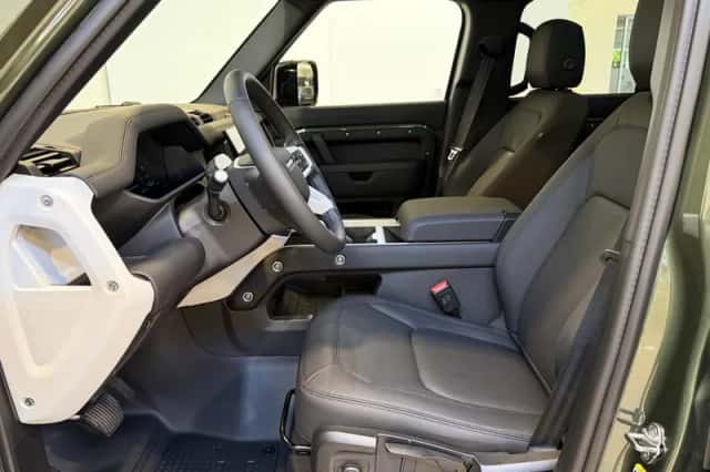Land Rover Defender (2026) thumbnail 6