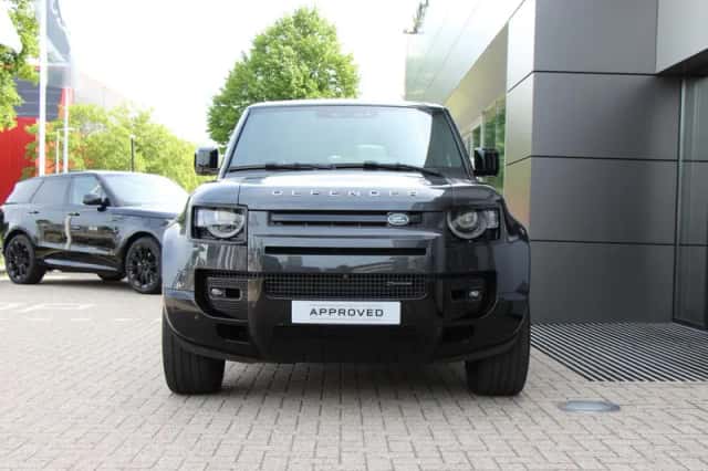 Land Rover Defender (2024) thumbnail 3