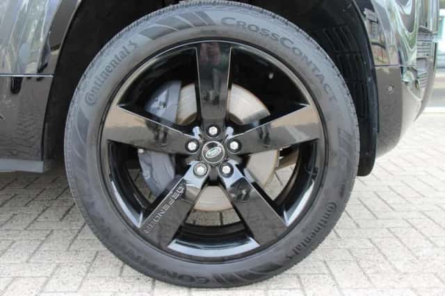 Land Rover Defender (2024) thumbnail 5