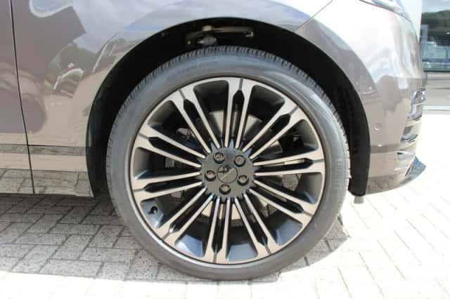 Land Rover Range Rover Velar (2026) thumbnail 5