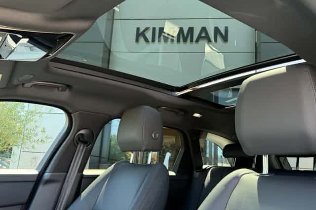Land Rover Range Rover Velar (2026) thumbnail 6