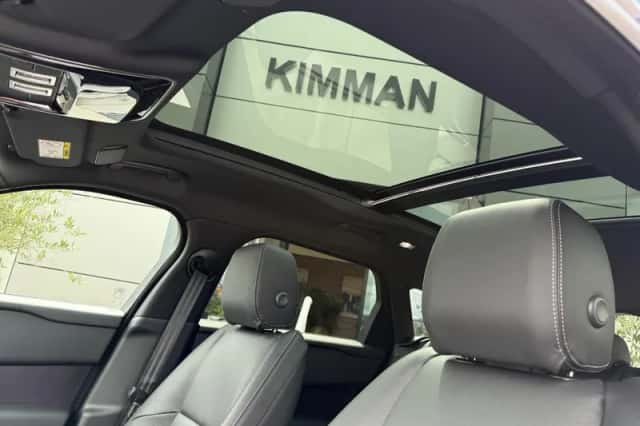 Land Rover Range Rover Velar (2026) thumbnail 6