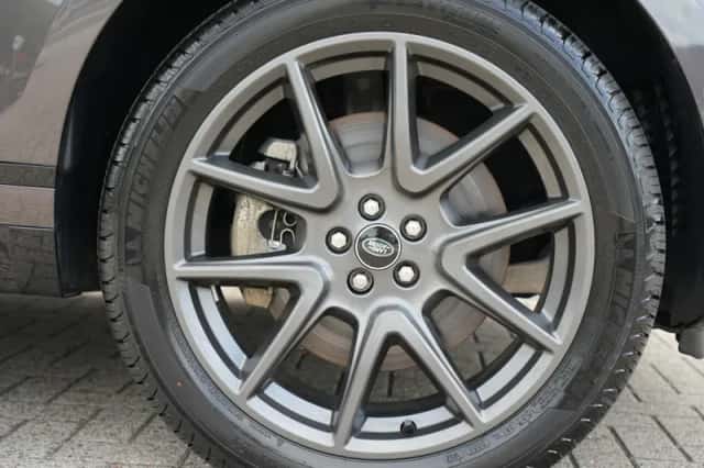 Land Rover Range Rover Velar (2026) thumbnail 5