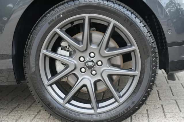 Land Rover Range Rover Velar (2026) thumbnail 5