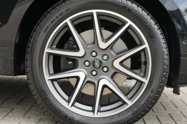 Land Rover Range Rover Velar (2026) thumbnail 5