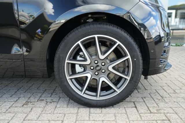 Land Rover Range Rover Velar (2026) thumbnail 5