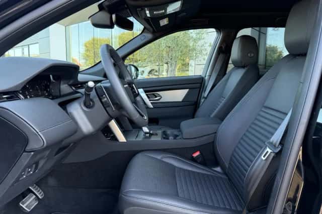 Land Rover Discovery Sport (2026) thumbnail 5