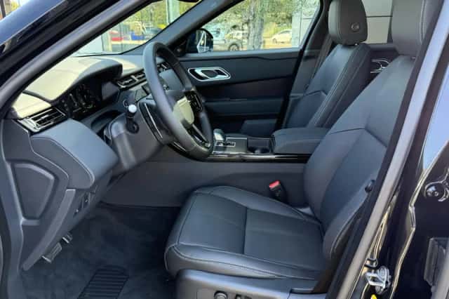 Land Rover Range Rover Velar (2026) thumbnail 5