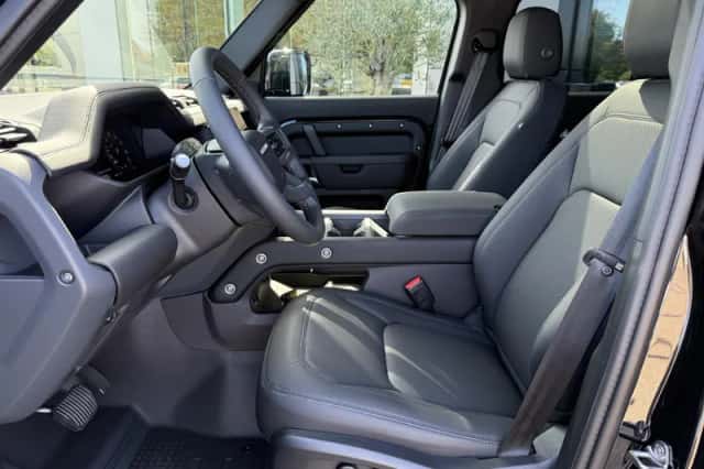 Land Rover Defender (2026) thumbnail 2