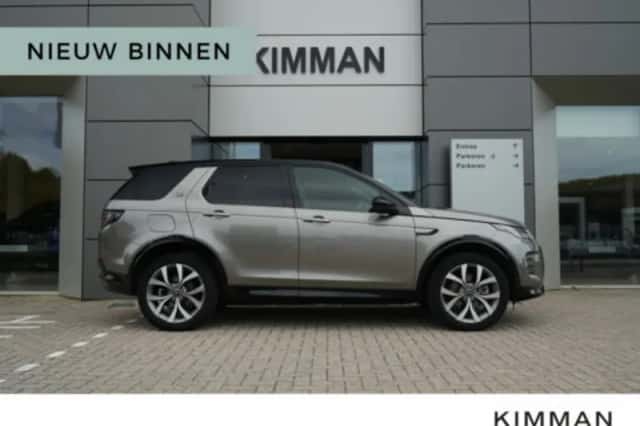 Land Rover Discovery Sport (2024) thumbnail 1
