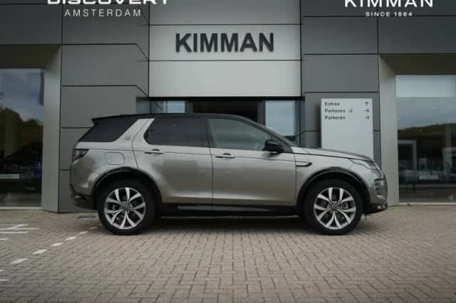 Land Rover Discovery Sport (2024) thumbnail 1