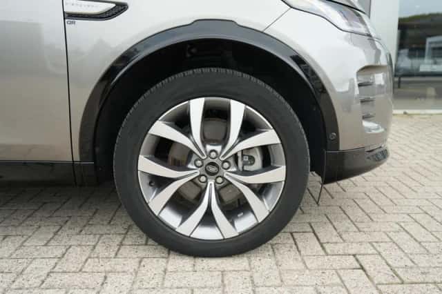 Land Rover Discovery Sport (2024) thumbnail 5