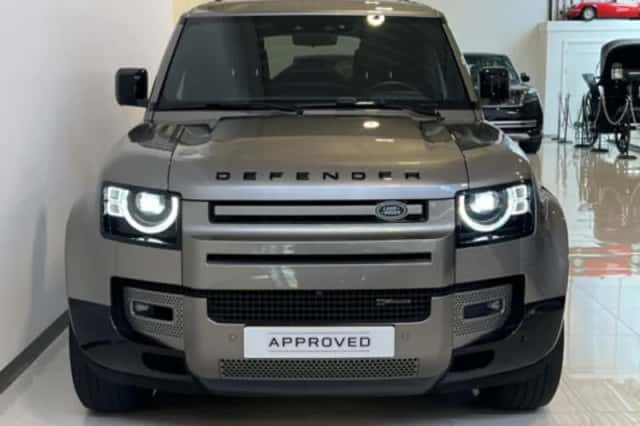 Land Rover Defender (2022) thumbnail 2
