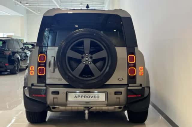Land Rover Defender (2022) thumbnail 5
