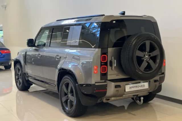 Land Rover Defender (2022) thumbnail 6