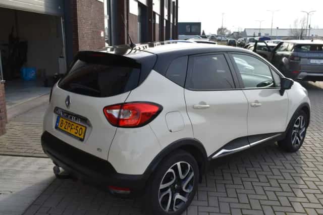 Renault Captur (2015) thumbnail 2