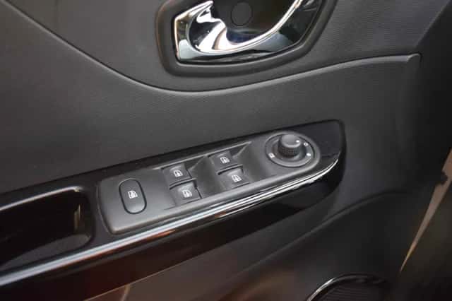 Renault Captur (2015) thumbnail 6
