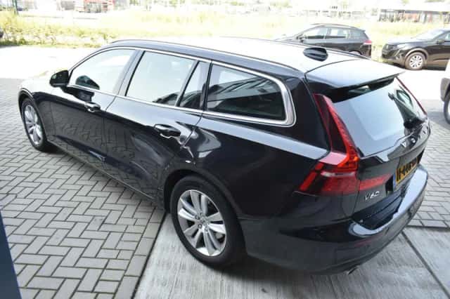 Volvo V60 (2020) thumbnail 3