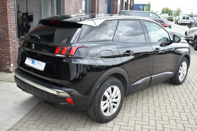 Peugeot 3008 (2019) thumbnail 2