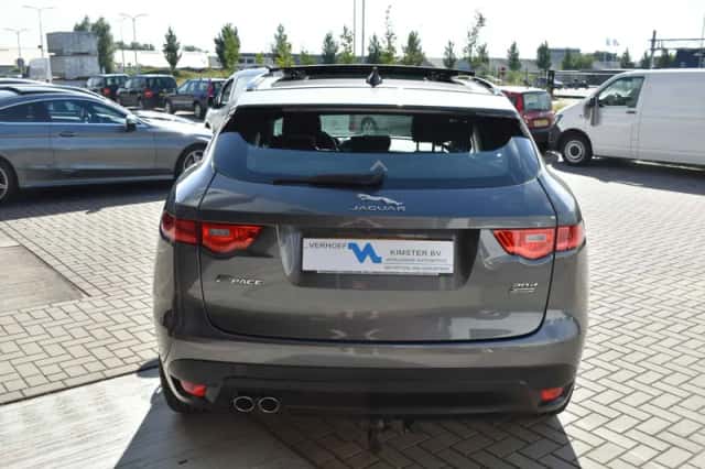 Jaguar F-Pace (2018) thumbnail 3