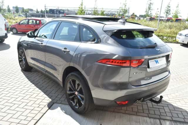 Jaguar F-Pace (2018) thumbnail 4