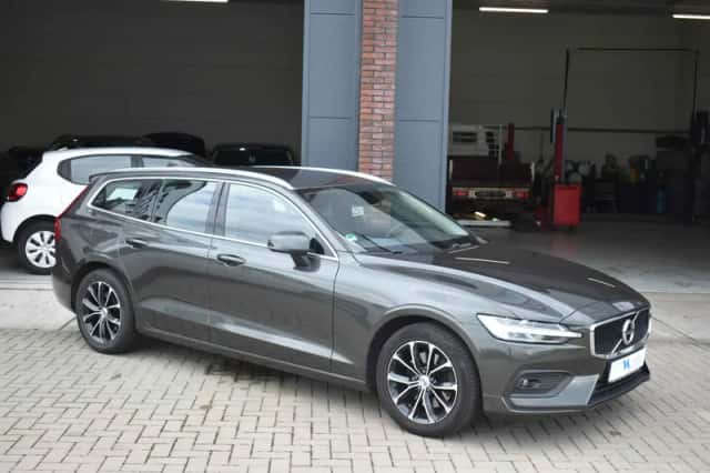 Volvo V60 (2021) thumbnail 1