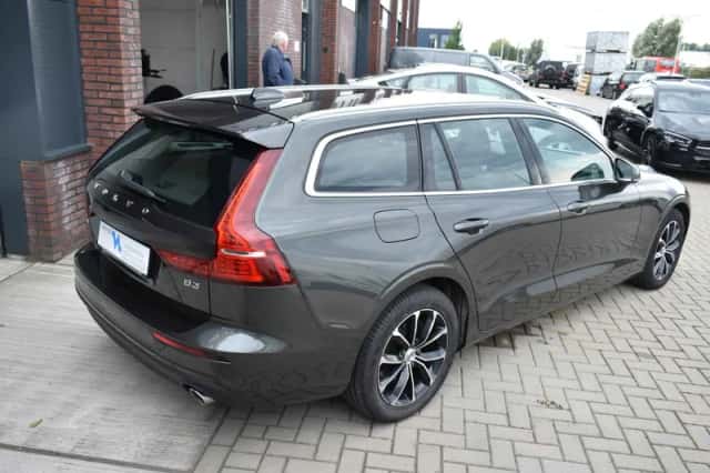 Volvo V60 (2021) thumbnail 2