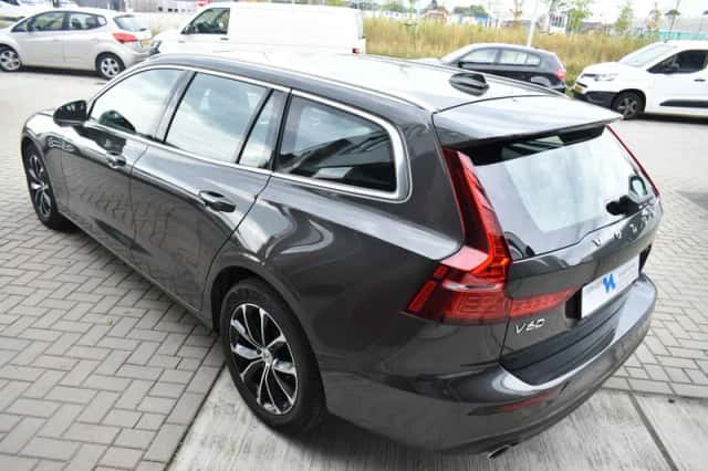 Volvo V60 (2021) thumbnail 3