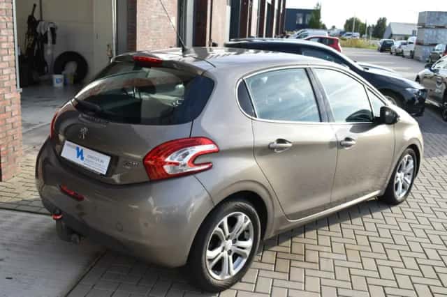 Peugeot 208 (2012) thumbnail 2