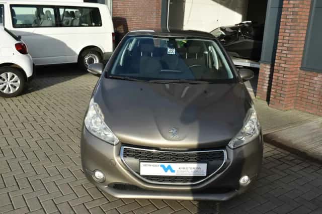 Peugeot 208 (2012) thumbnail 6