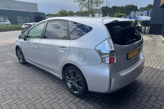 Toyota Prius (2014) thumbnail 3